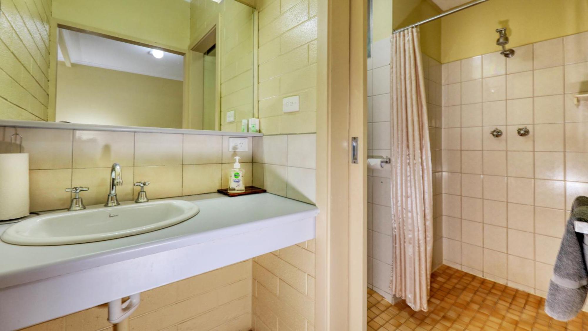 Oasis Motor Motel Broken Hill