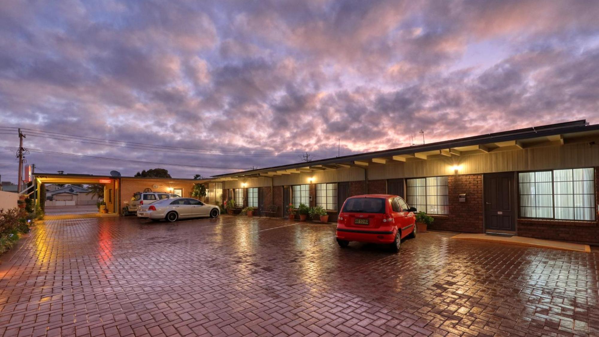 Oasis Motor 3*